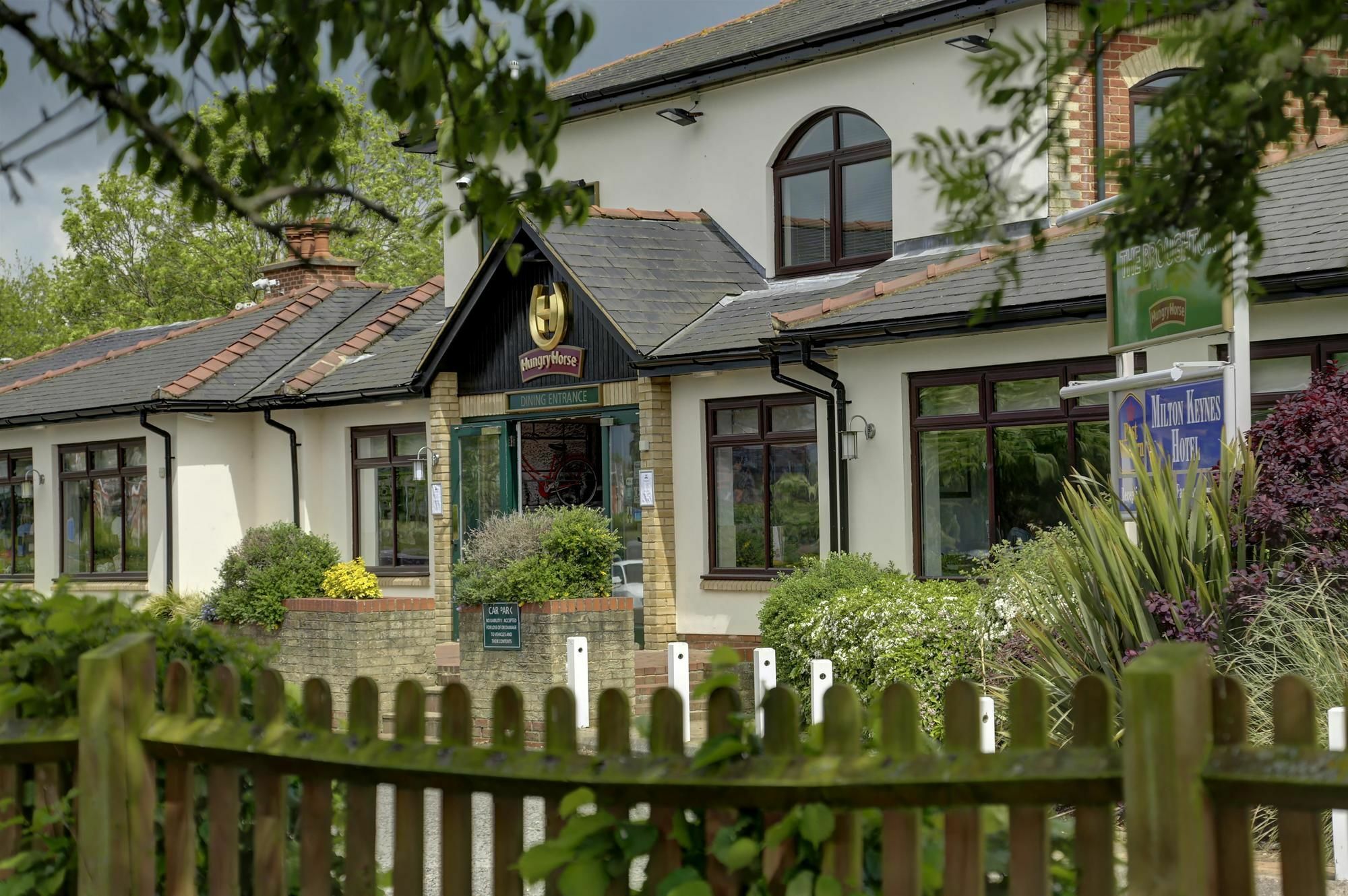 The Broughton Hotel By Greene King Inns Milton Keynes Exterior photo